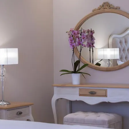 Vk Luxury Suites With Private Parking (Adults Only) Apartment