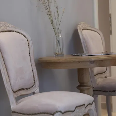 Vk Luxury Suites With Private Parking (Adults Only) *