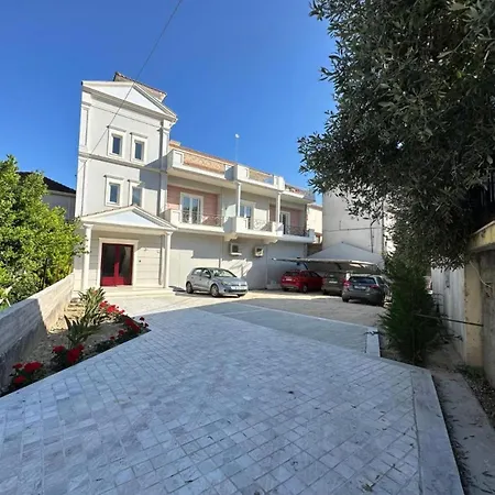 Vk Luxury Suites With Private Parking (Adults Only) Apartment *